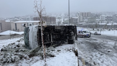 Nevşehir'de işçi servisi devrildi: Çok sayıda yaralı var