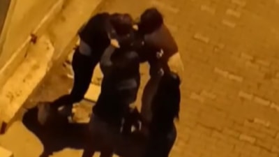 Hatay'da iki genç kızın sokak ortasındaki kavgası kameraya yansıdı