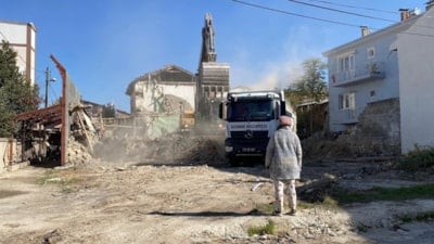 Burdur'daki tartışmalı yıkım, kiracının itirazlarına rağmen tamamlandı
