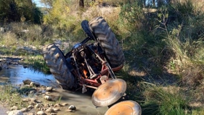 Antalya'da devrilen traktörün altında can verdi