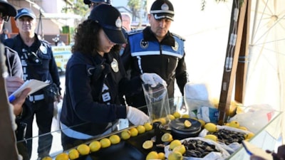 Aydın'ın Kuşadası ilçesinde sokak lezzetlerine sıkı denetim