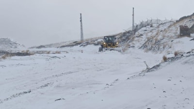 Şırnak'ta Beytüşşebap beyaza büründü, Cizre’de sokaklar göle döndü