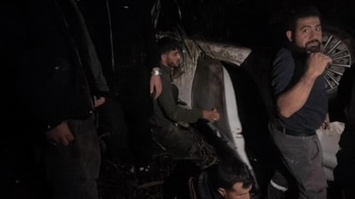 Hatay'da polisten kaçarken kazaya yapan otomobilde 9 kaçak göçmen yakalandı