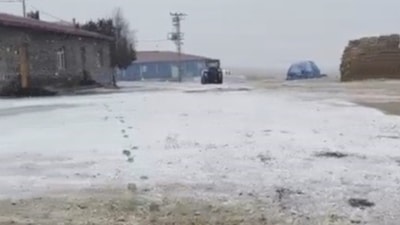 Kars’ta yüksek kesimlere kar yağdı