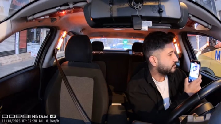 İstanbul'da taksiciyle motosikletli arasında şerit tartışması: Üstüme yürüdü