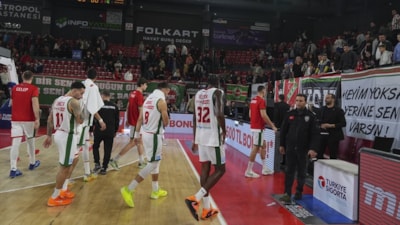 Karşıyaka Erkek Basketbol Takımı, galibiyeti unuttu