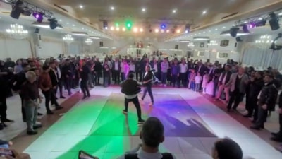 Elazığ'da acı veren oyun: Urganlarla birbirlerinin sırtına vurdular