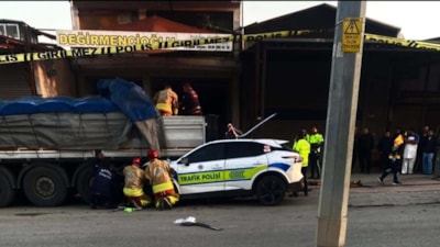 Manisa'da polisin şehit olduğu kaza anı, güvenlik kamerasına yansıdı