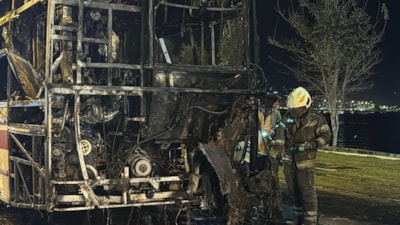 İzmir'de seyir halindeki belediye otobüsü yandı