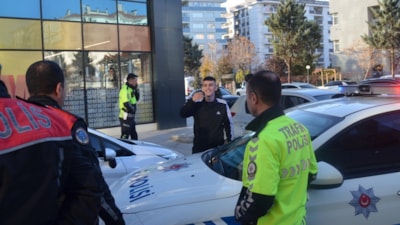 Aksaray’da ‘Dur’ ihtarına uymayan sürücü kafede yakalandı: Bu benim çerez param