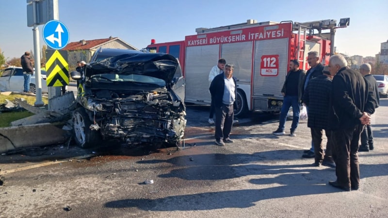 Kayseri’de iki otomobil çarpıştı: 5 yaralı