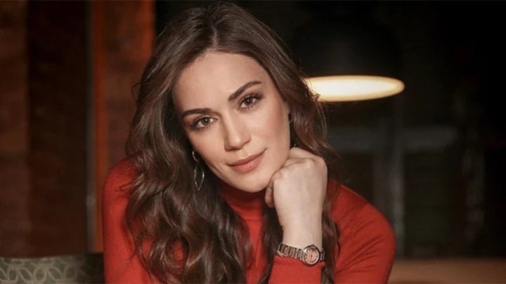 Özge Borak ilk kez tesettüre girdi! Takipçileri "çok yakışmış" diyor...