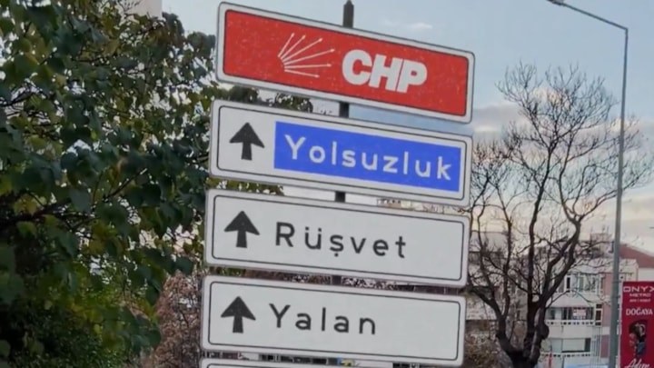 AK Parti Gençlik Kolları Başkanı Yusuf İbiş’ten CHP’ye 'tabela' göndermesi