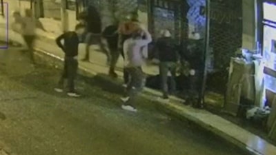 Elazığ'da sokak ortasında darp kameraya yansıdı