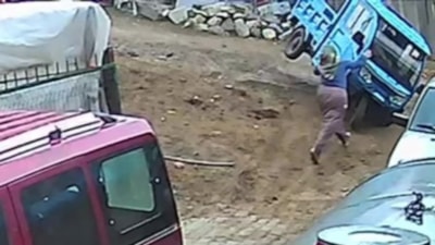 Amasya'da 3 tekerlekli motosikletin devrildiği anlar kamerada