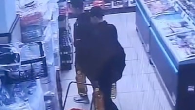 İstanbul'da bir markette hırsızlık anları kamerada