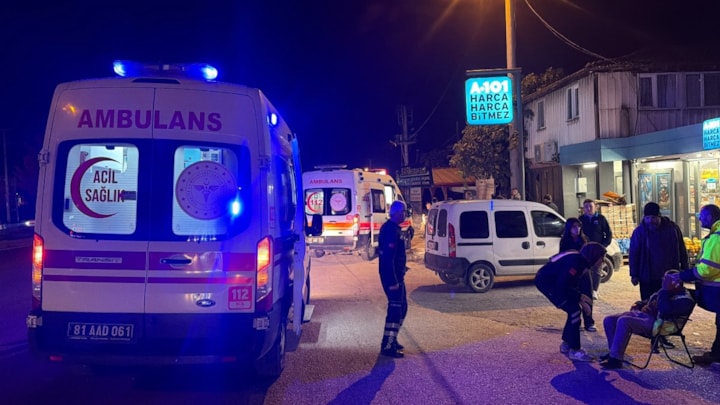 Düzce'de motosiklet, yolun karşısına geçmeye çalışan adama çarptı