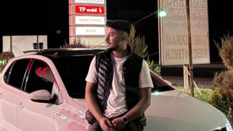 Burdur'da otomobil kazada hurdaya döndü