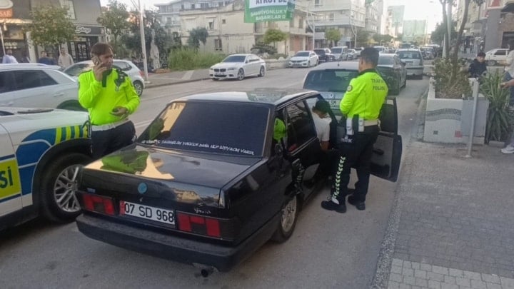 Antalya'da ehliyetsiz Tofaş sürücüsü yüksek sesten ceza yedi