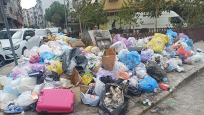 İzmir'de çöp sorunu sürüyor: Enfeksiyon kapıda
