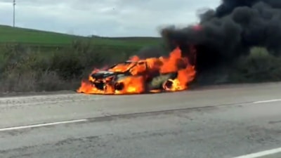 Edirne'de seyir halindeki otomobil alev aldı, sürücü canını zor kurtardı