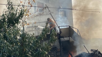 Samsun'da ev sahibi yangına su kovasıyla müdahale etti