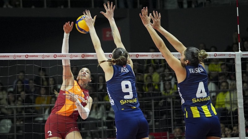 Fenerbahçe, nefes kesen derbide Galatasaray'ı mağlup etti