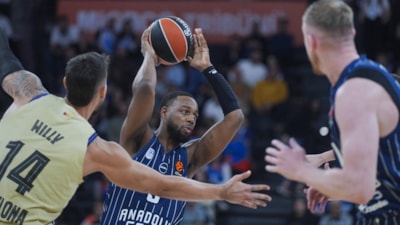 Anadolu Efes, Barcelona'yı devirdi