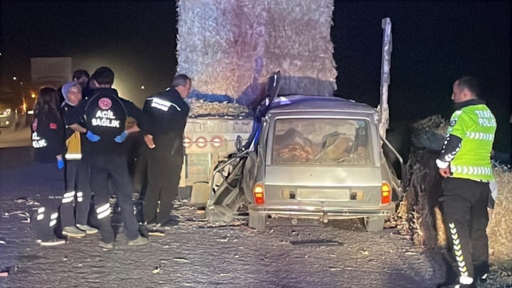 Karaman'da feci kaza: Tıra saplanan araçta karı-koca can verdi