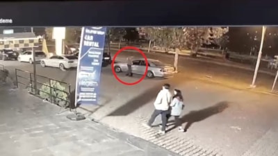 Diyarbakır'da otomobiline binerken vurulup öldü: Olay anının görüntüleri ortaya çıktı
