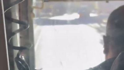 Gaziantep'te direksiyon başında video izleyen otobüs şoförü tepki çekti