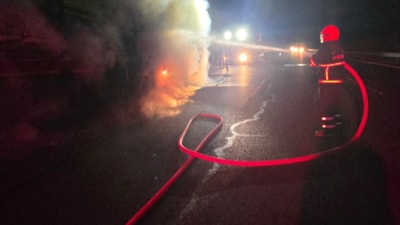 Şanlıurfa'da salça yüklü tır alev alev yandı