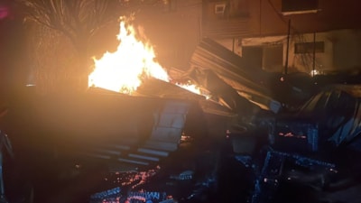 Bursa'da 3 katlı binanın teras katındaki kafede yangın paniği