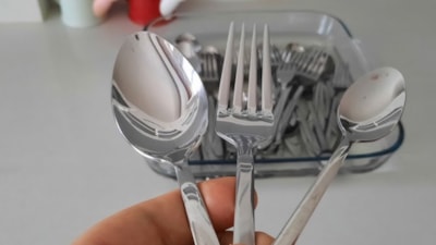 Pası kökünden temizleyen yöntem! Çatal bıçaklar ayna gibi oluyor
