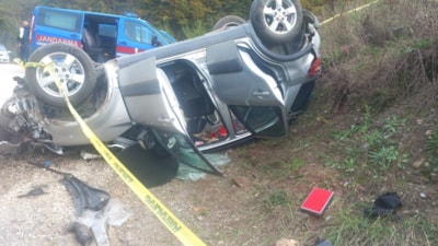 Sakarya'da şarampole uçan araç anne ve oğlunu hayattan kopardı