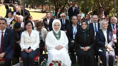 Emine Erdoğan, Güney Afrika'da Uluslararası Maarif Okulu'nu ziyaret etti