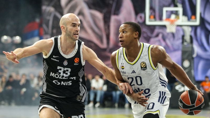 Fenerbahçe'den Partizan maçında açılan ırkçı pankarta tepki!