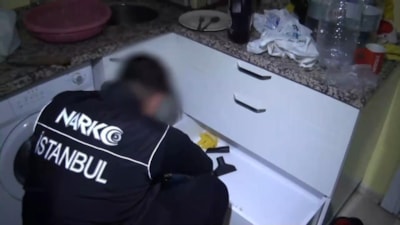 İstanbul'da çatı katında uyuşturucu üreten şüpheliye operasyon: 107 kilogram ele geçirildi