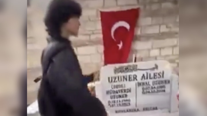 İstanbul'da İkbal Uzuner'in mezarına yönelik çirkin saldırıda bulunan 3 şahıs tutuklandı
