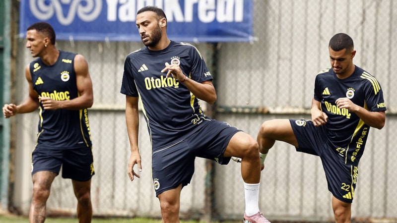 Fenerbahçe, UEFA kadrosunda değişikliğe gitti