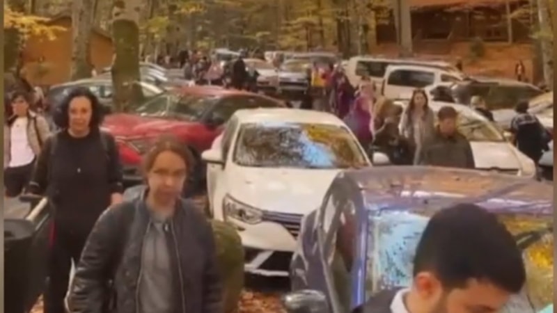 Yedigöller sonbaharda ziyaretçi akınına uğradı