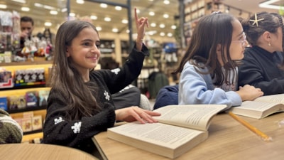 Van'da öğretmenlerden öğrencilerle "kitap tahlili" etkinliği