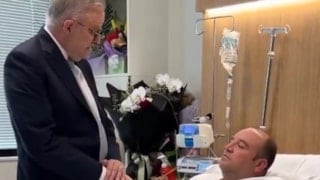 Avustralya Başbakanı Albanese, saldırganı etkisiz hale getiren Ahmed'i ziyaret etti