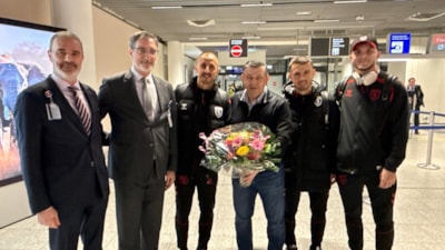 Samsunspor, Almanya'da çiçeklerle karşılandı