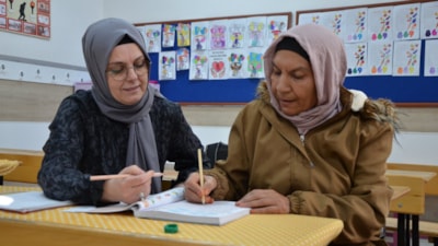 Eskişehir'de torunu için 64 yaşında okuma yazma öğrendi