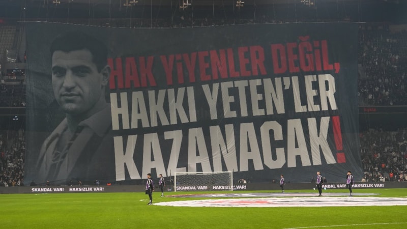 Beşiktaş'tan Rizespor maçı öncesi olay pankart!