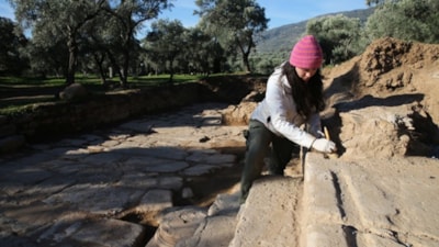Nysa Antik Kenti’nde kütüphaneye açılan 1800 yıllık basamaklar gün yüzüne çıktı