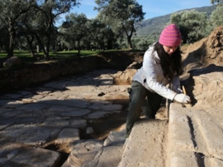 Nysa Antik Kenti’nde kütüphaneye açılan 1800 yıllık basamaklar gün yüzüne çıktı