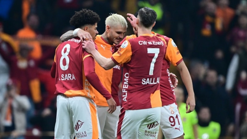 Galatasaray ligin ilk yarısını lider bitirdi: Fenerbahçe'nin bileği bükülmedi