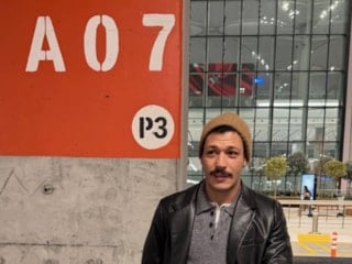 Kubilay Aka toynak ayakkabı modasına uydu! Milano'dan kareler var